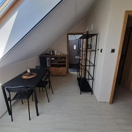 Morska 103 ゲストハウス レバ